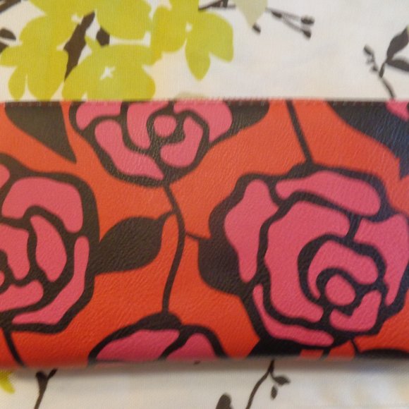 Betsey Johnson Red Rose Floral Wristlet Wallet - Picture 2 of 10